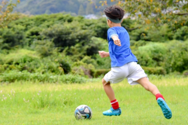 基礎を身につけるサッカーの練習メニューとは？1人でもできるメニュー